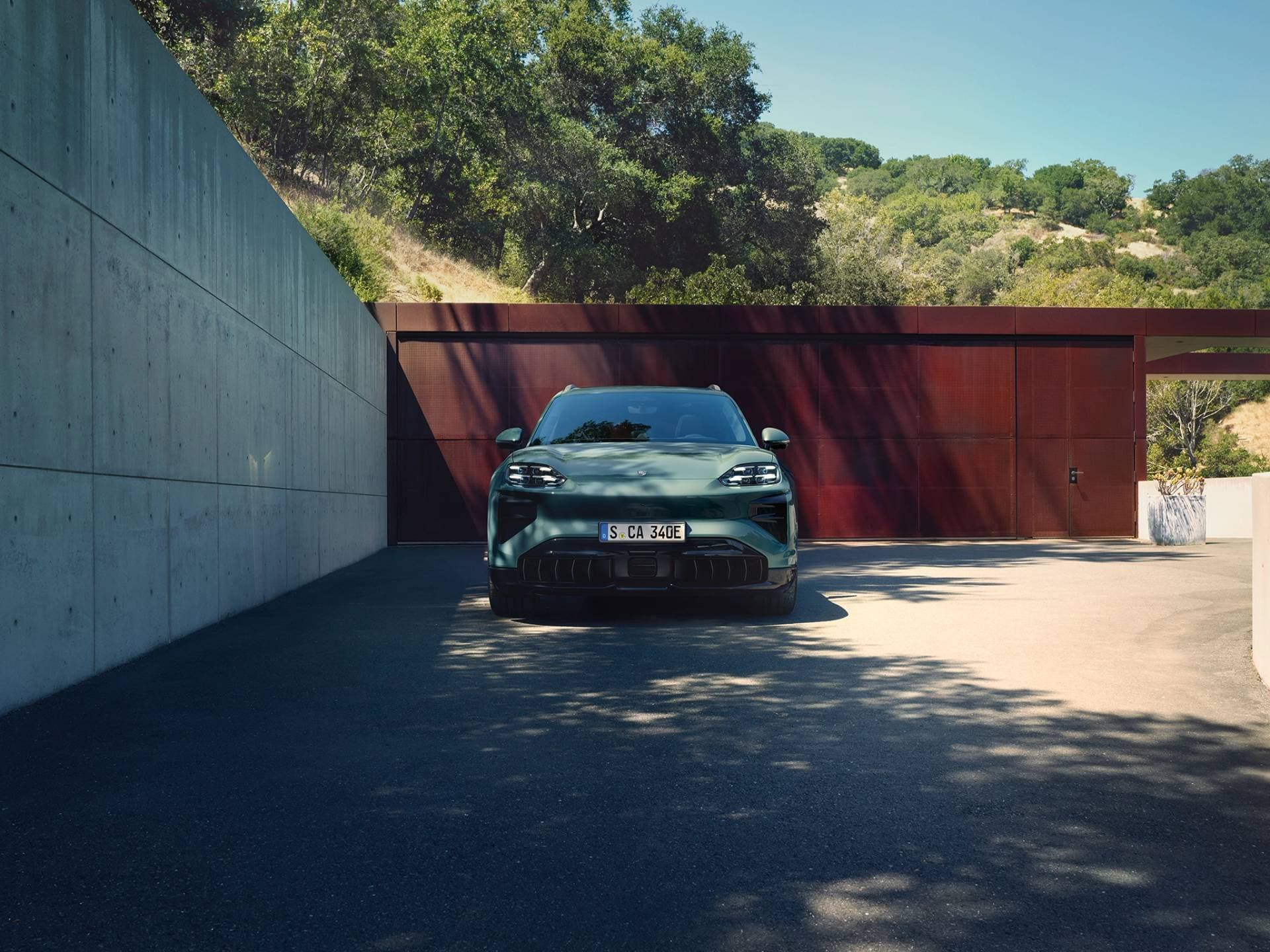 Porsche Macan dans un garage